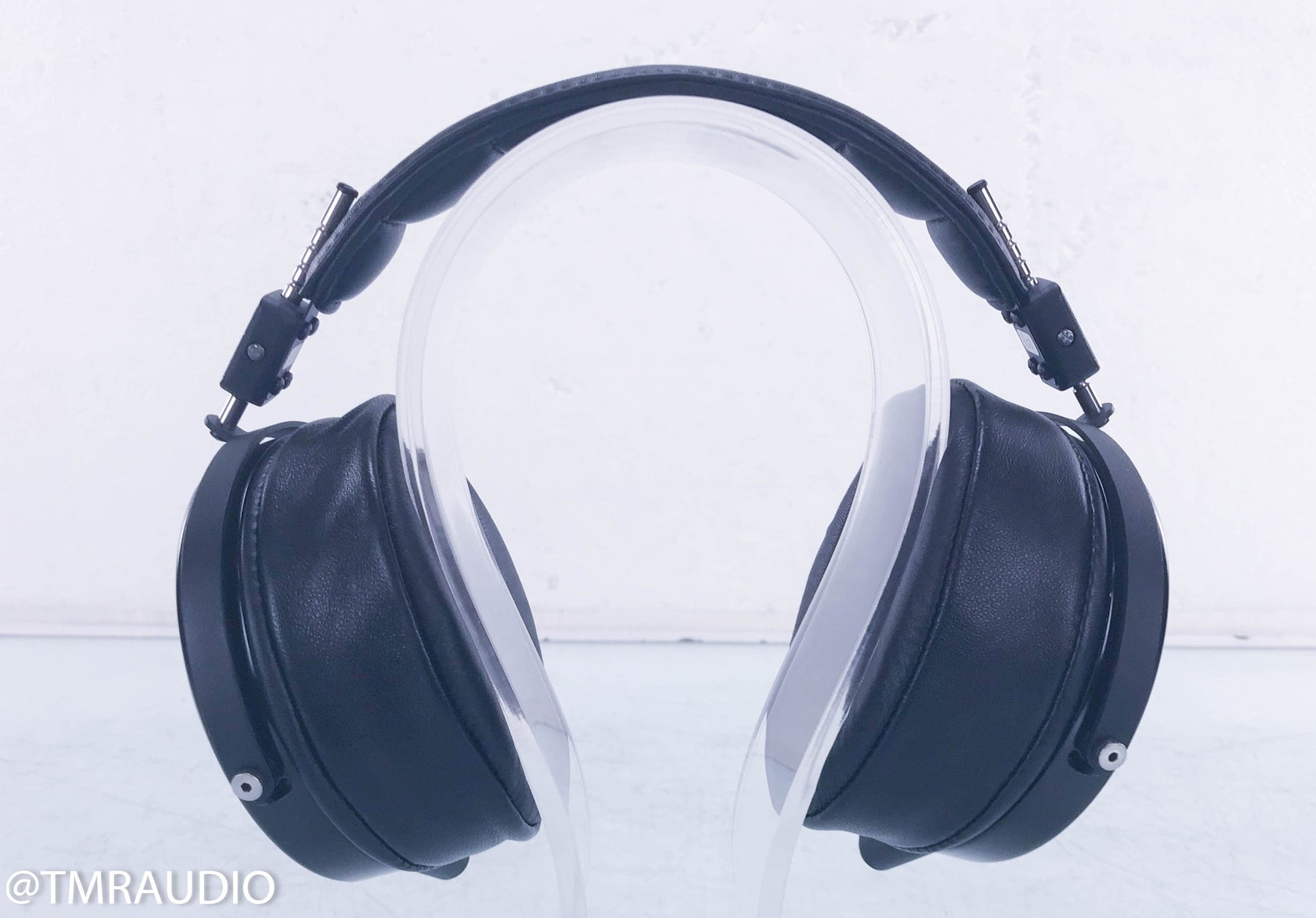 Buying Used Headphones: Why High-End Pre-Owned Beats Buying New