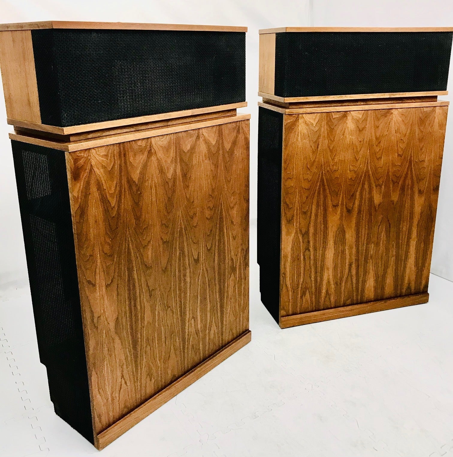 Vintage Klipsch Review – Klipschorns, Heresy, and Cornwall Classics at TMR