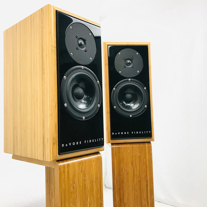 DeVore Gibbon 3XL Review – Bamboo Cabinets, Natural Materials, and Remarkable Musicality