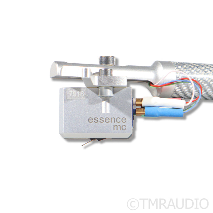 Clearaudio Ovation Turntable; Satify Carbon Tonearm; Essence MC Cartridge