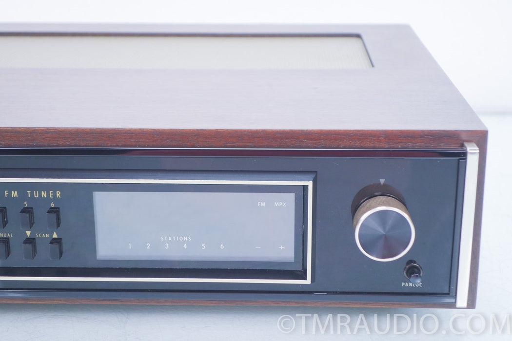 McIntosh MR500 Digital FM Tuner in Walnut Case