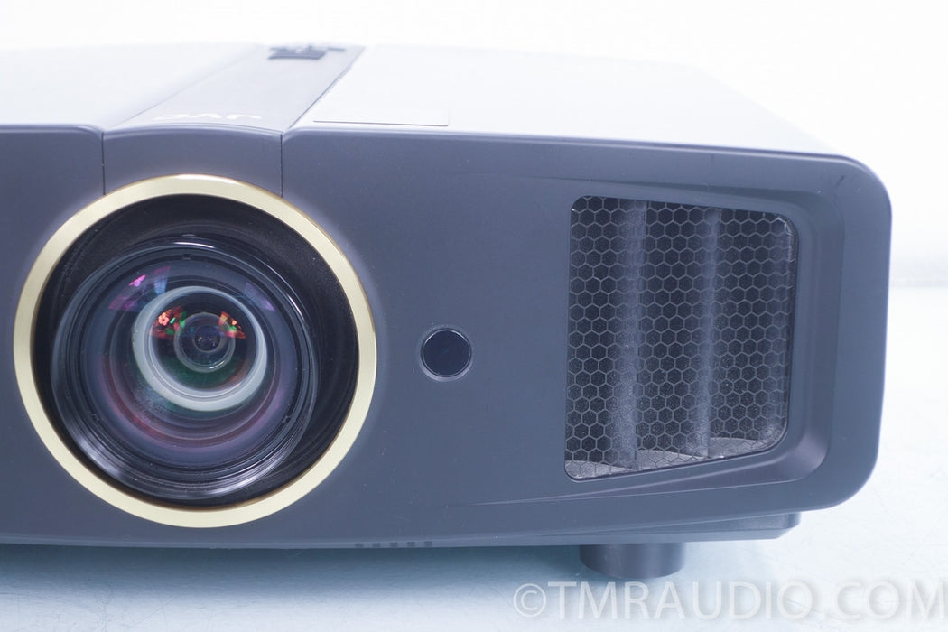 JVC DLA-HD100 D-ILA Projector (only 521 hours on lamp)