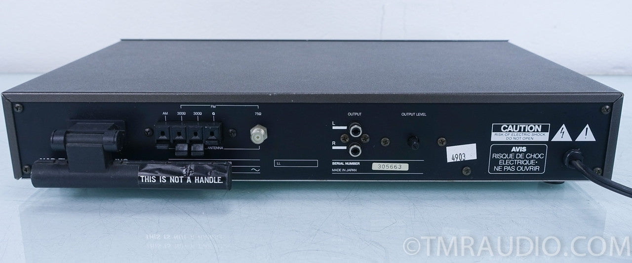NAD 4155 Digital AM / FM Tuner