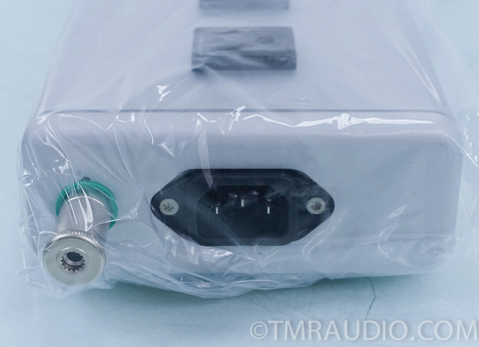 Nordost QB8 Power Conditioner in Factory Box