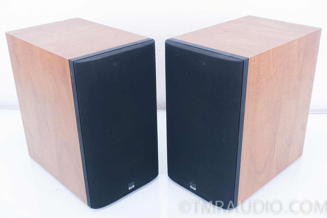 B&W 685 Bookshelf Speakers