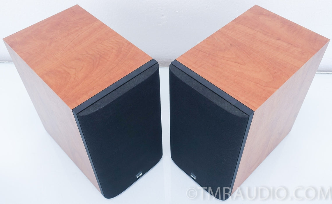 B&W 685 Bookshelf Speakers