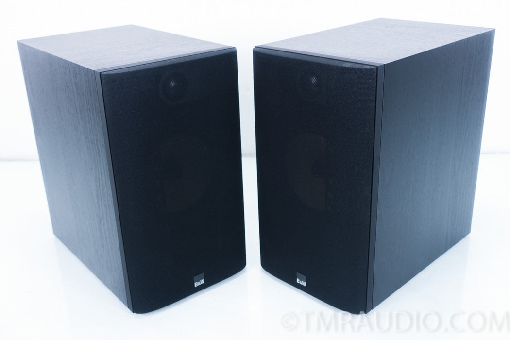 B&W 685 Bookshelf Speakers in Factory Box