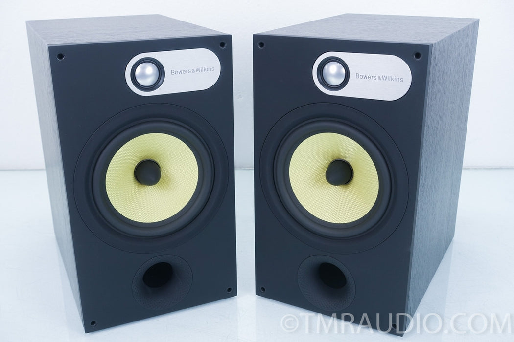 B&W 685 Bookshelf Speakers in Factory Box