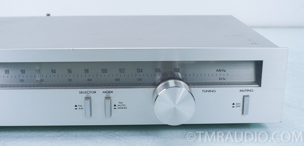 JVC T-V3 AM / FM Tuner