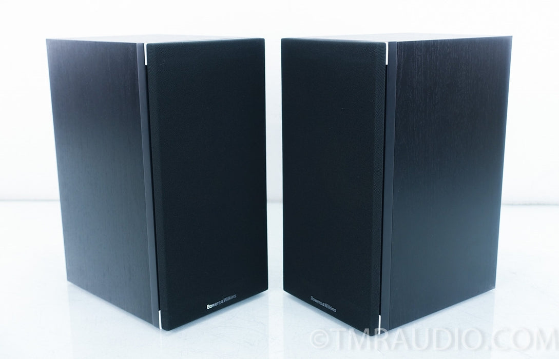 B&W 686 S2 Bookshelf Speakers