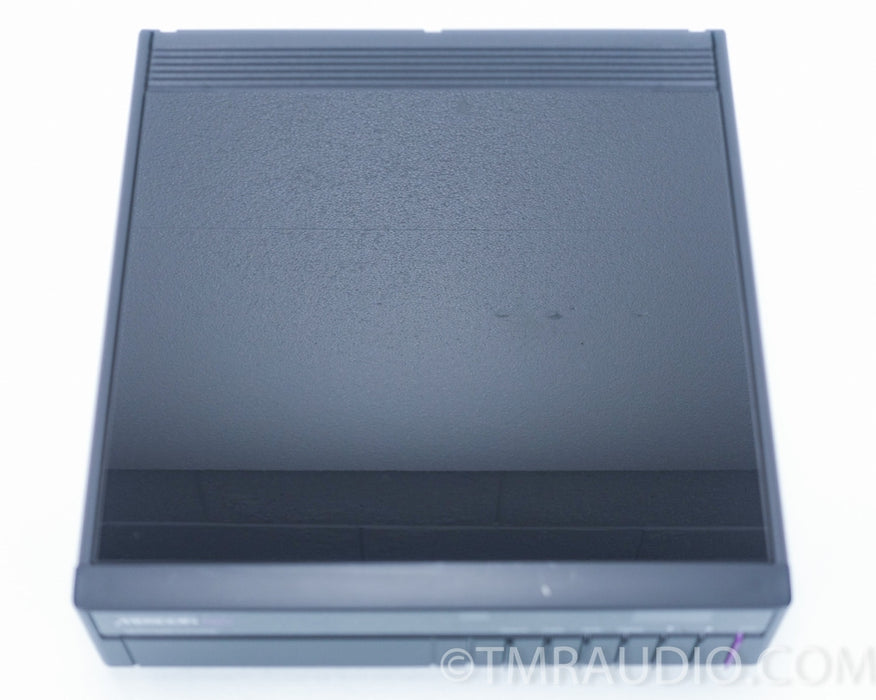 Meridian 562V Multimedia Controller / Preamplifier