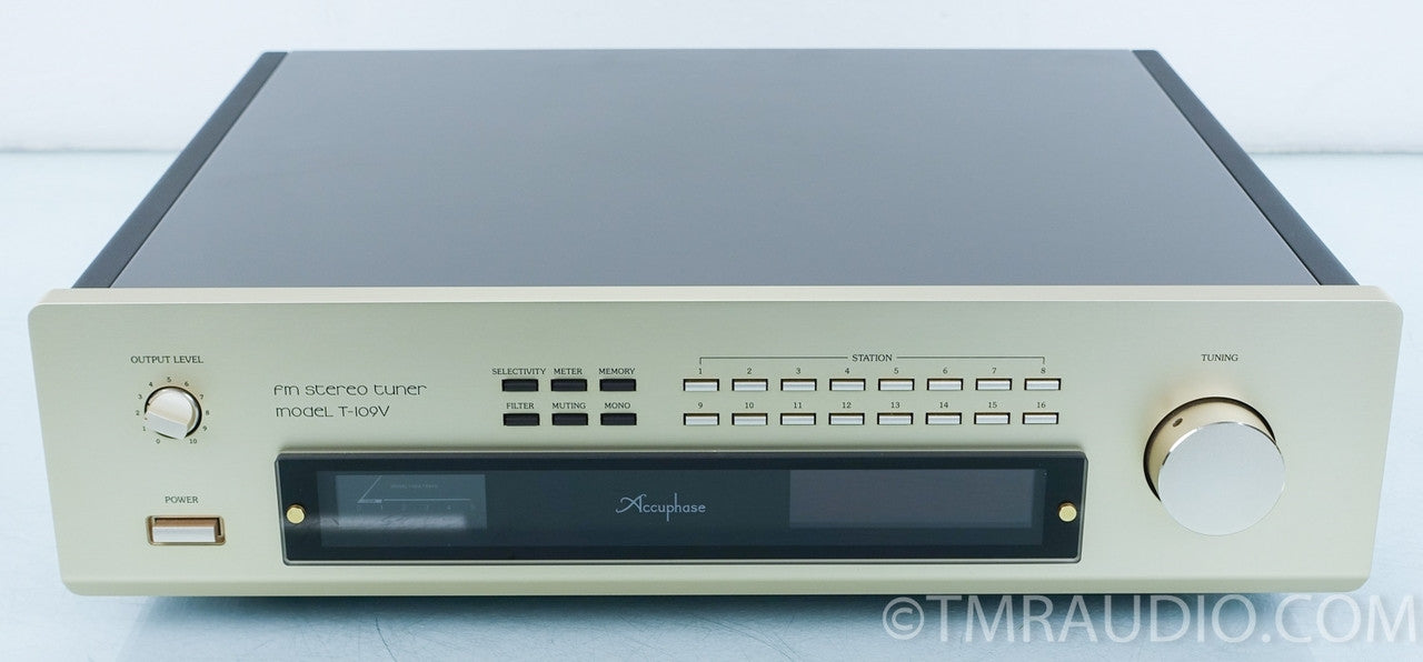 Accuphase Model T-109V FM Stereo Tuner