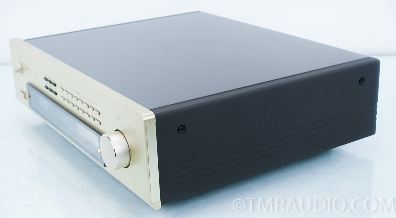 Accuphase Model T-109V FM Stereo Tuner