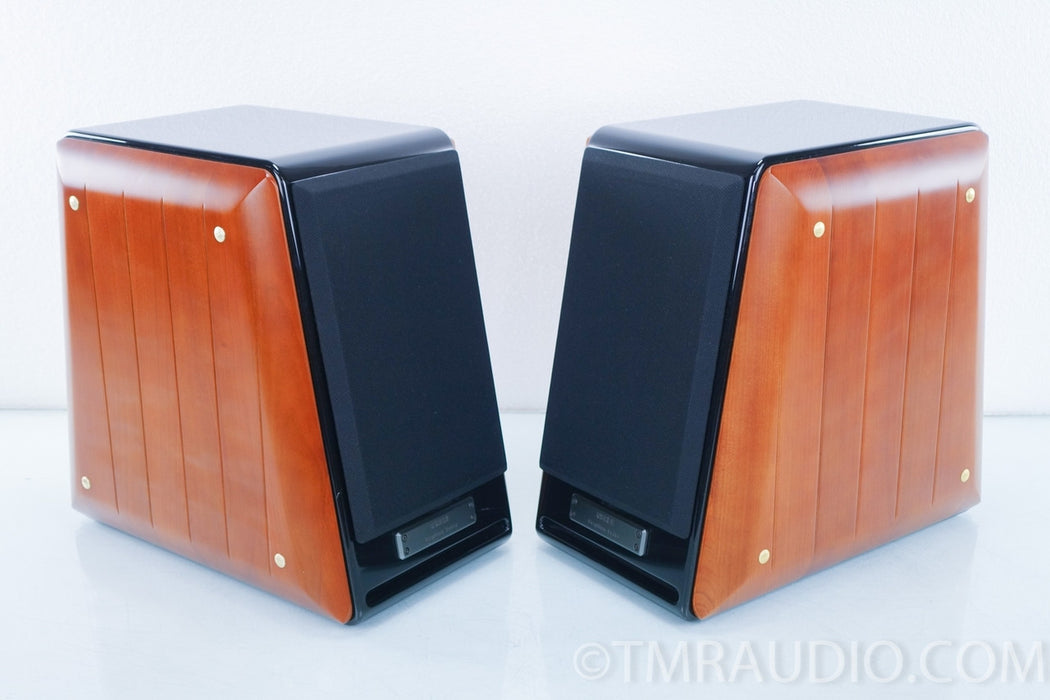 Usher BE-718 Bookshelf Speakers