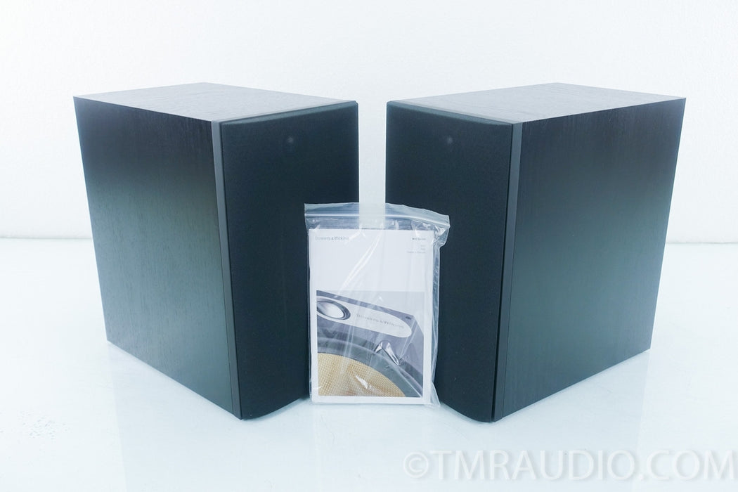 B&W 685 Bookshelf Speakers