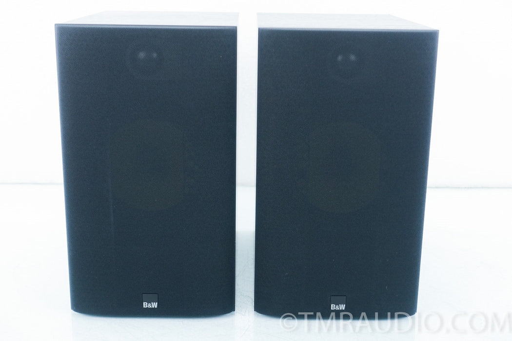B&W 685 Bookshelf Speakers