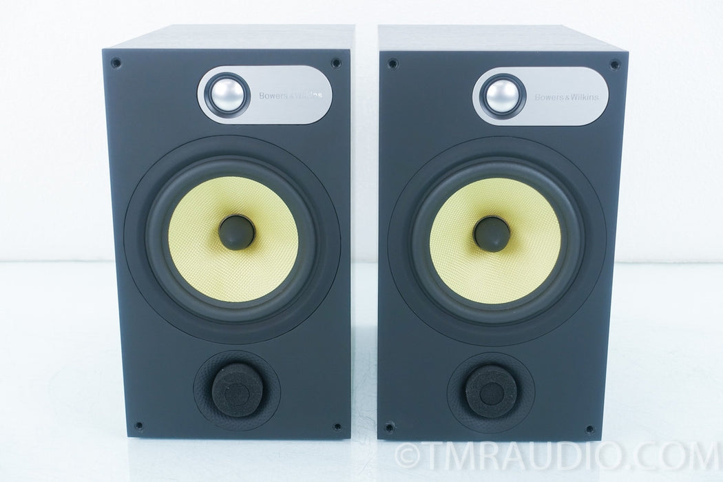 B&W 685 Bookshelf Speakers