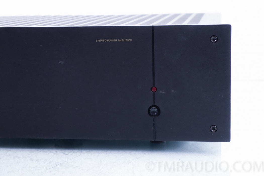 B&K Reference 2220 Stereo Power Amplifier