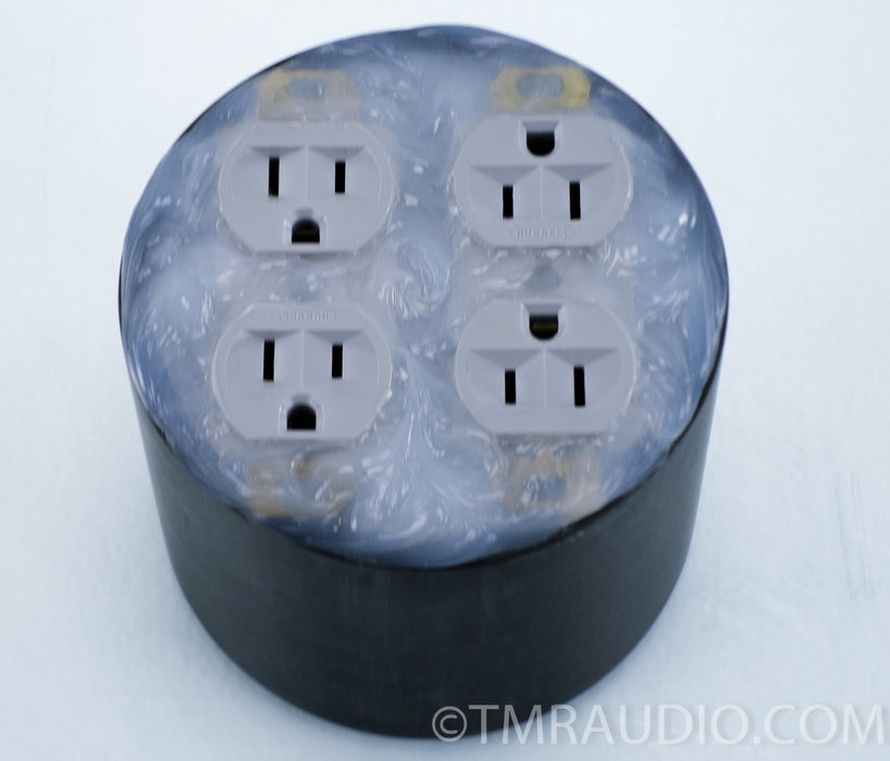 Blue Circle Audio PLC 6 Outlet Thingee AC Conditioner