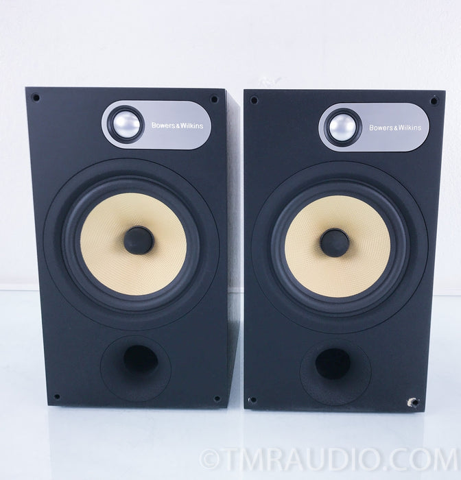 B&W 685 Bookshelf Speakers