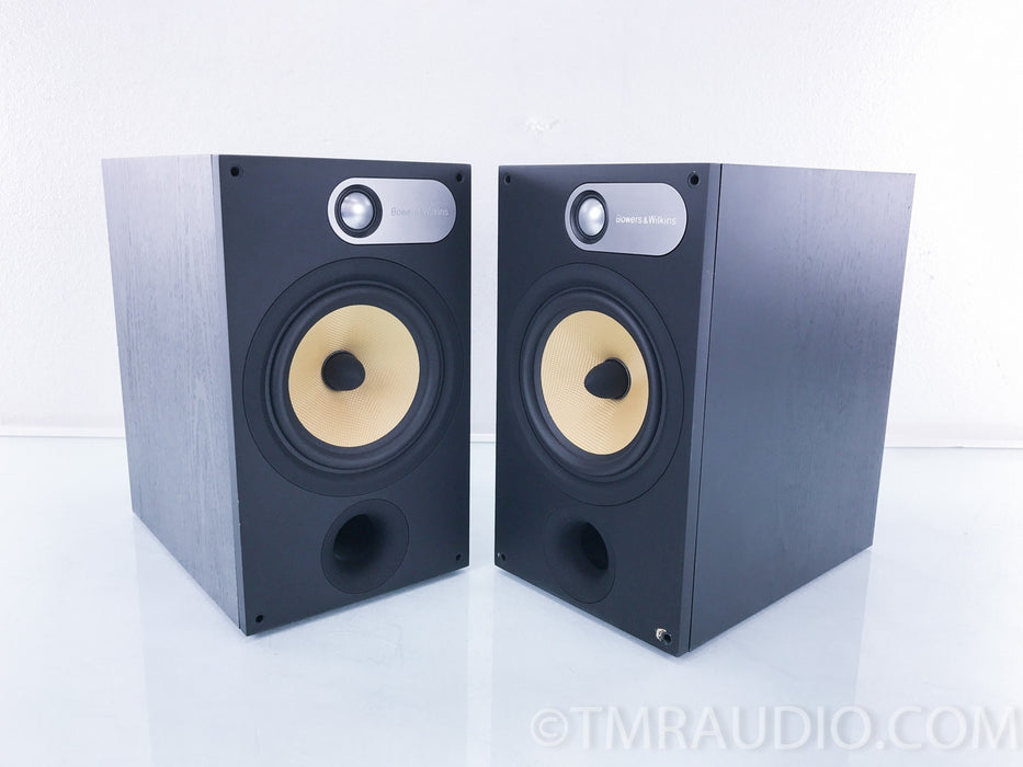 B&W 685 Bookshelf Speakers