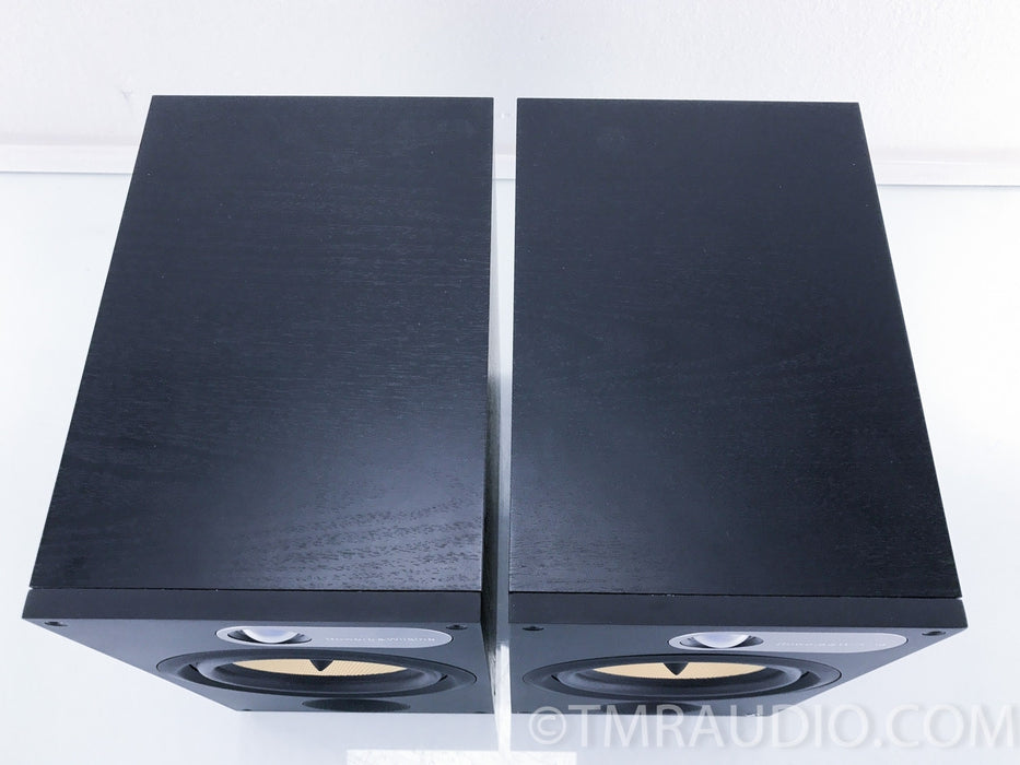 B&W 685 Bookshelf Speakers