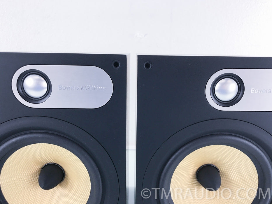 B&W 685 Bookshelf Speakers
