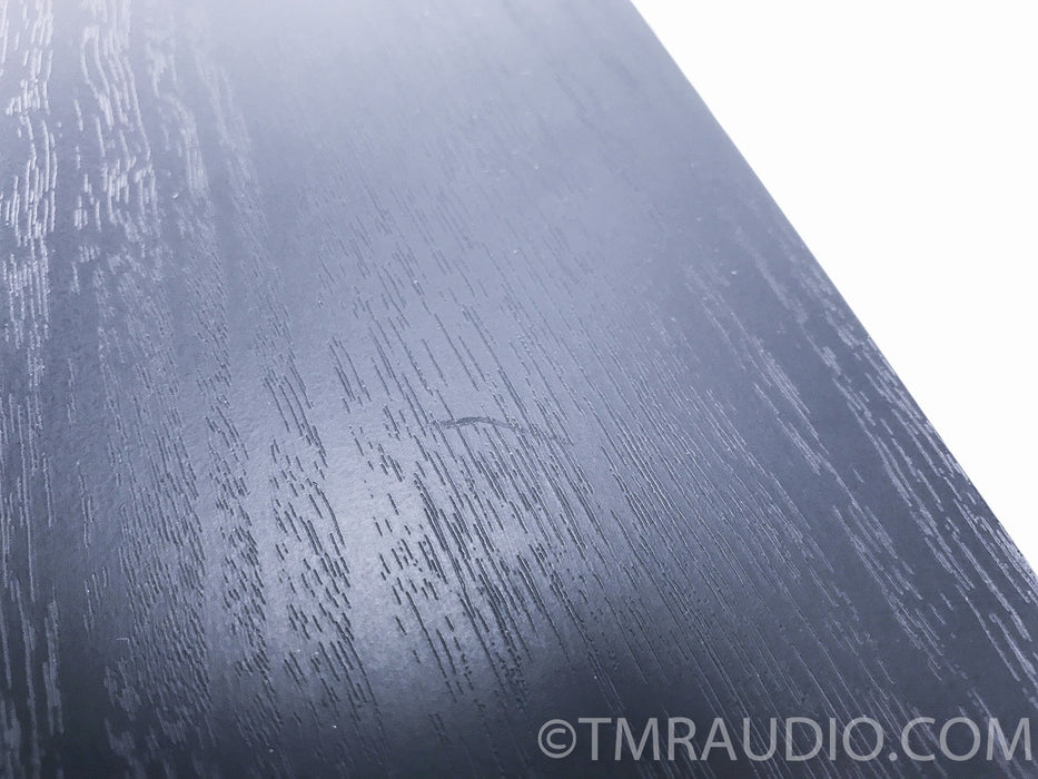B&W 685 Bookshelf Speakers