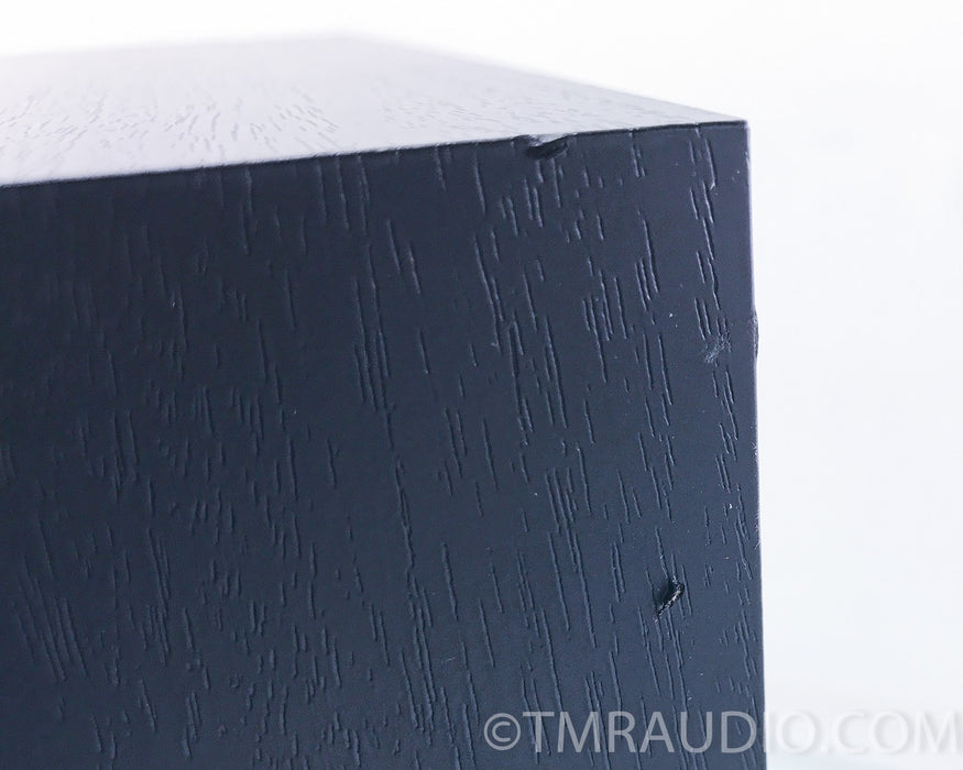 B&W 685 Bookshelf Speakers