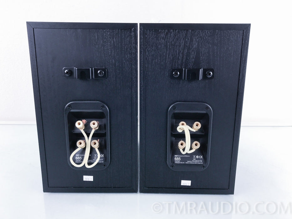 B&W 685 Bookshelf Speakers
