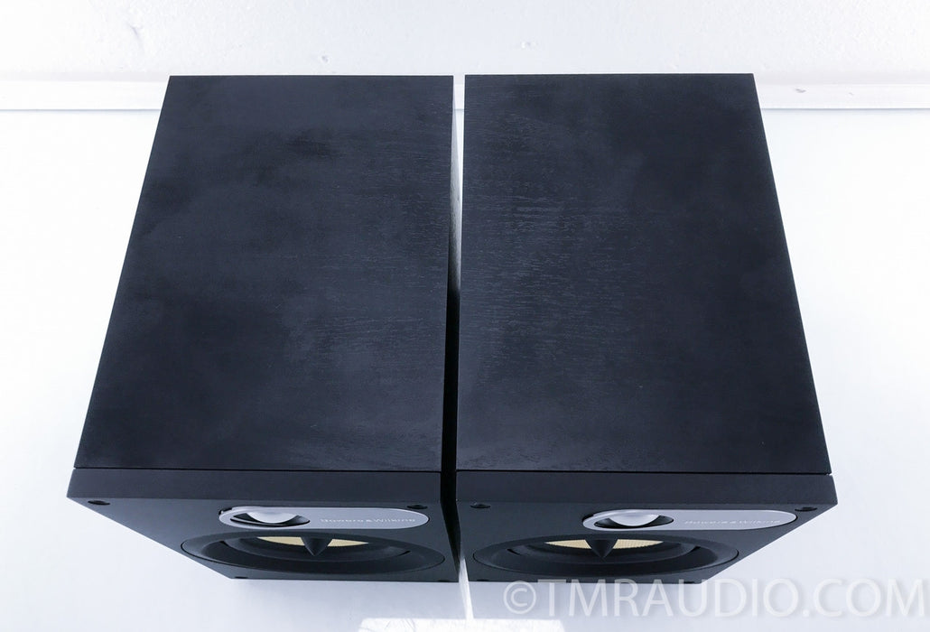 B&W 686 Bookshelf Speakers