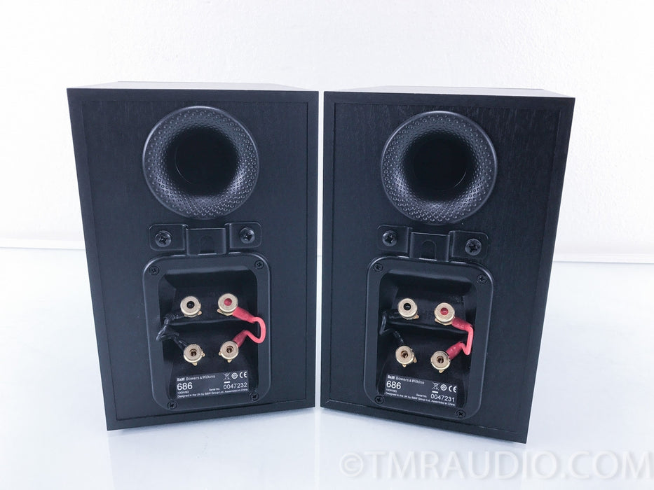B&W 686 Bookshelf Speakers