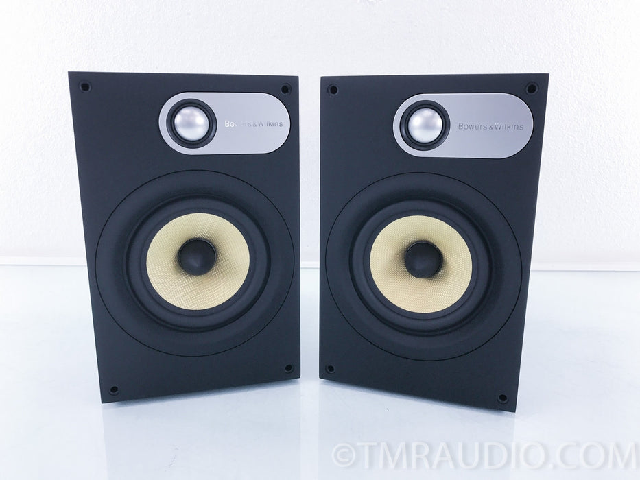 B&W 686 Bookshelf Speakers
