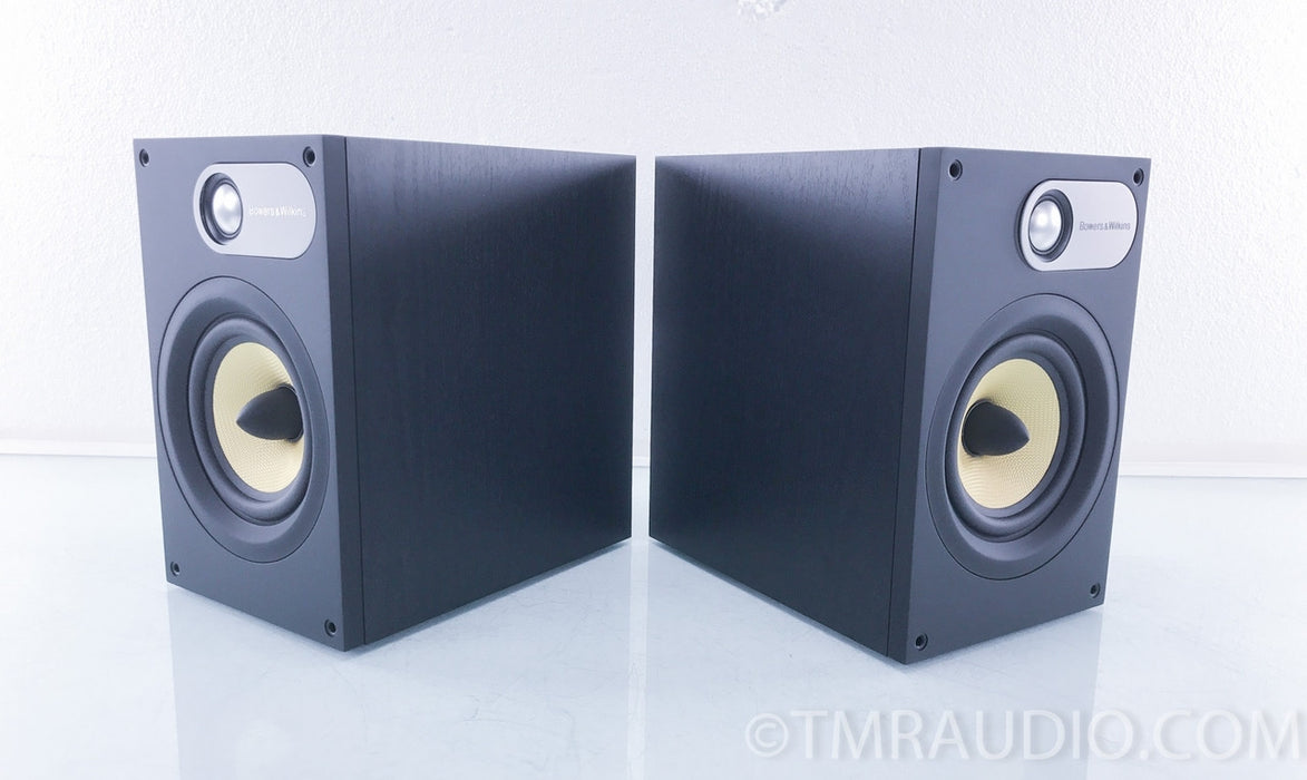 B&W 686 Bookshelf Speakers
