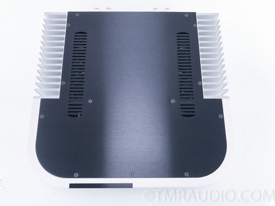Class CA-2100 Stereo Amplifier