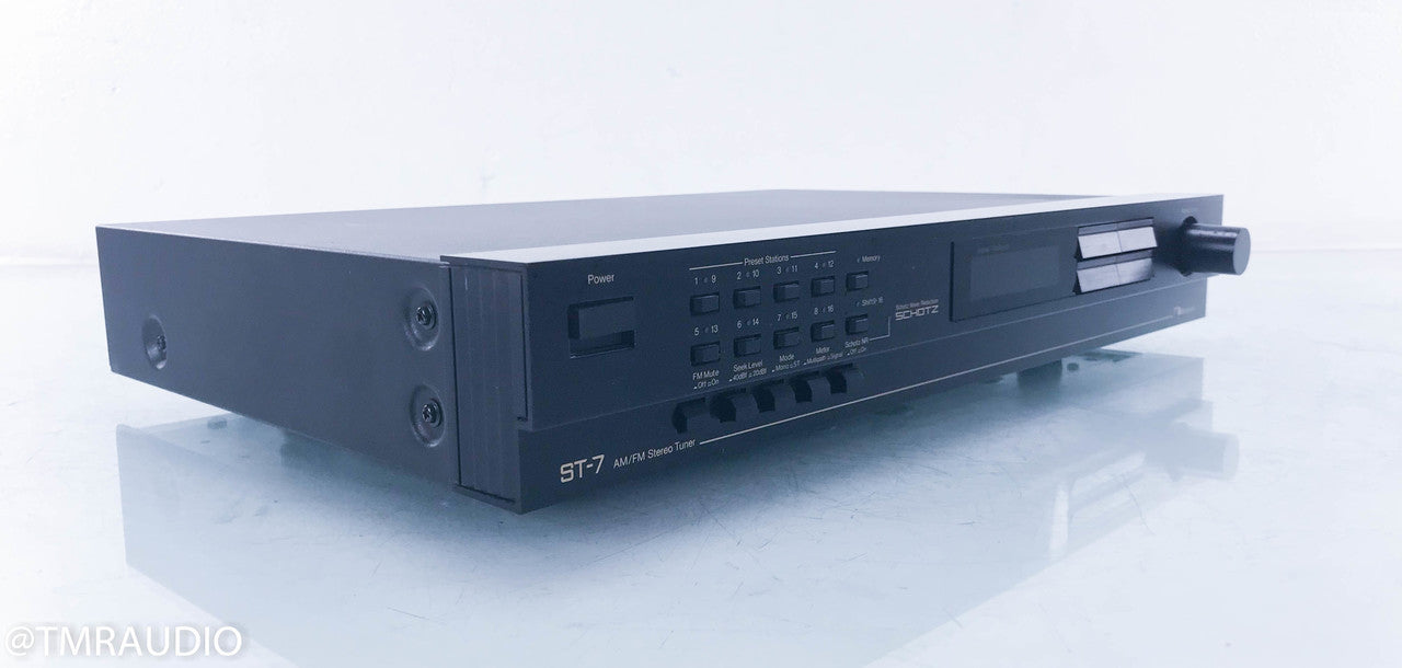Nakamichi ST-7 AM / FM Tuner