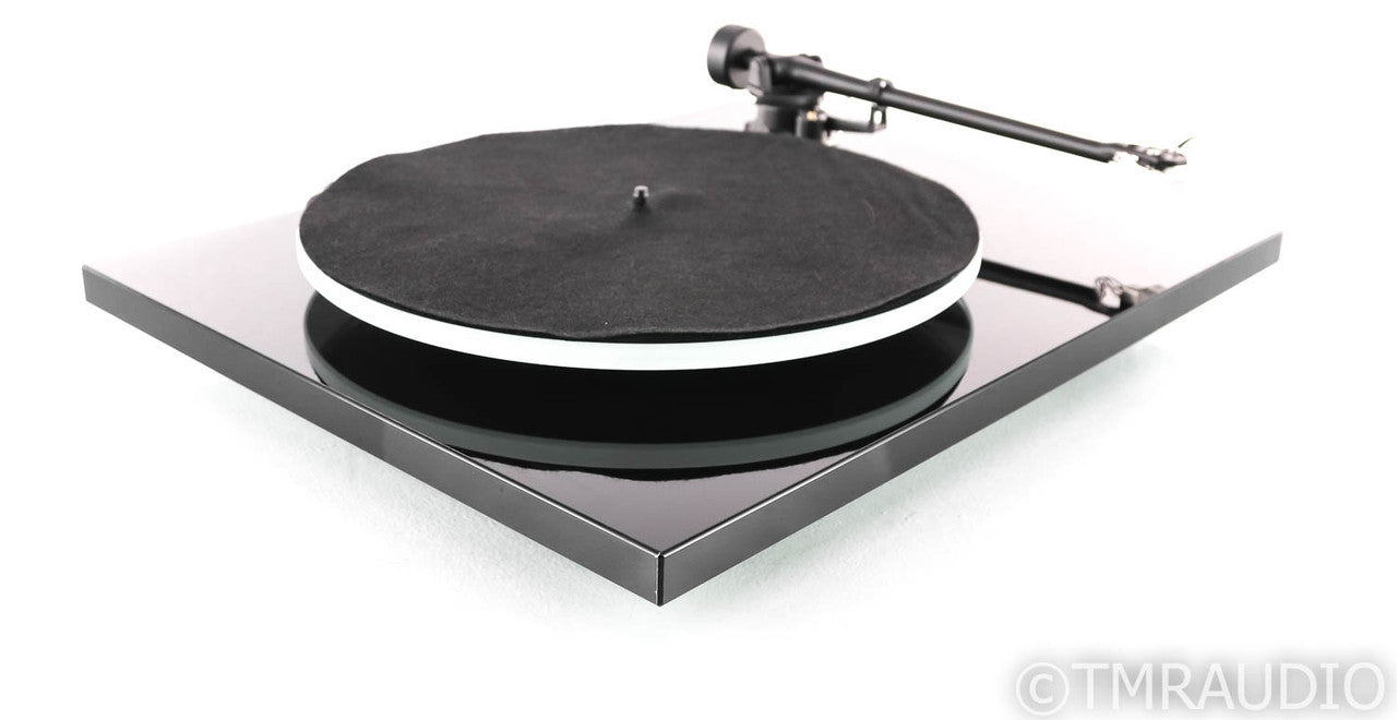 Rega Planar 2 Belt Drive Turntable; RB 220 Tonearm; P2; Rega Carbon MM Cartridge