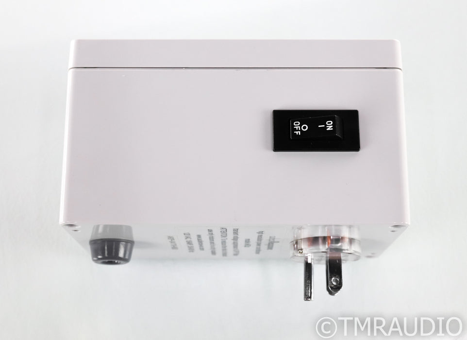 Audience Adept Response aR2p AC Power Line Conditioner; 15A