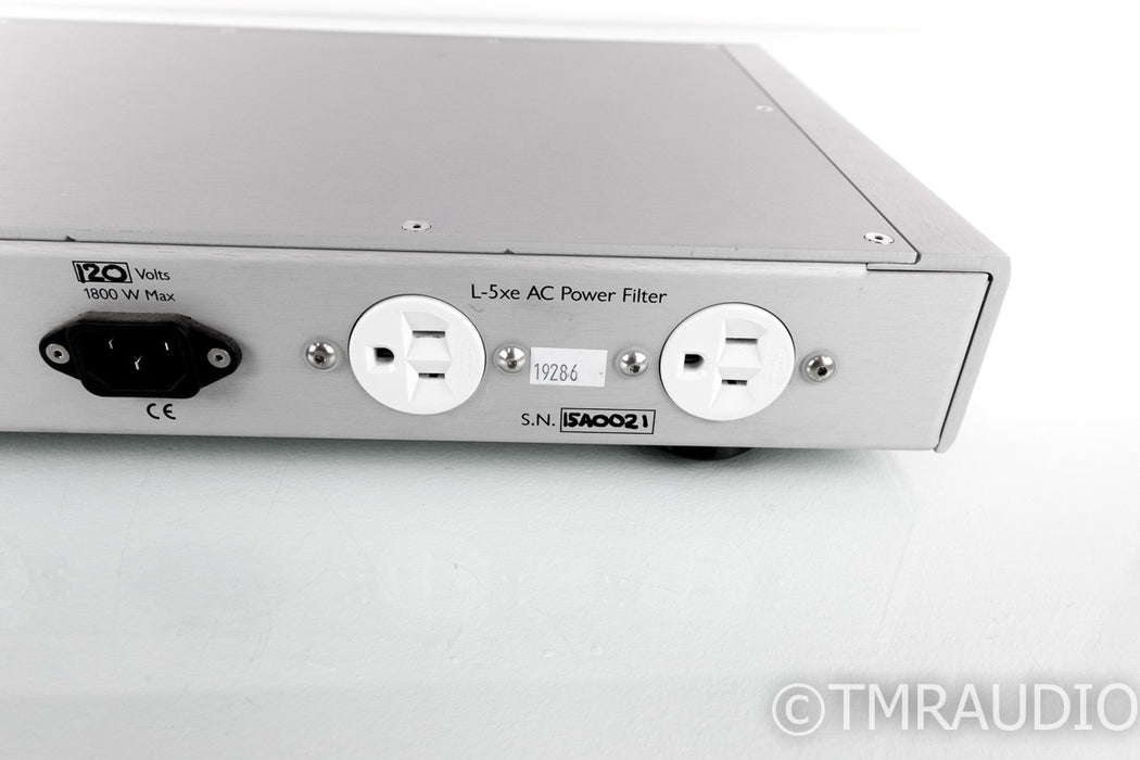 Ayre L-5xe Power Conditioner; L5xe; Silver (1/6)