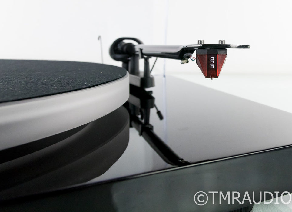 Pro-Ject Debut Carbon Belt Drive Turntable; Ortofon 2M Red Cartridge