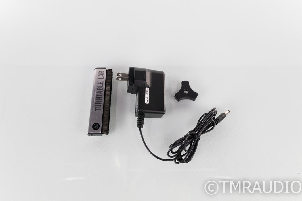 Pro-Ject Debut Carbon Belt Drive Turntable; Ortofon 2M Red Cartridge