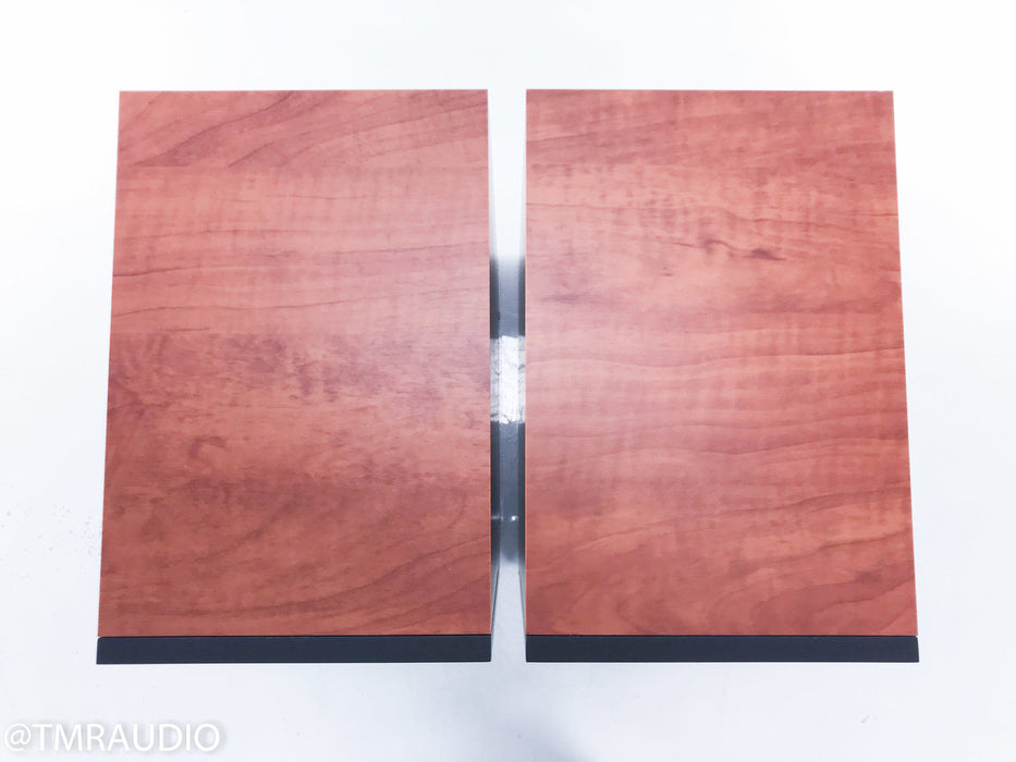 B&W 685 Bookshelf Speakers
