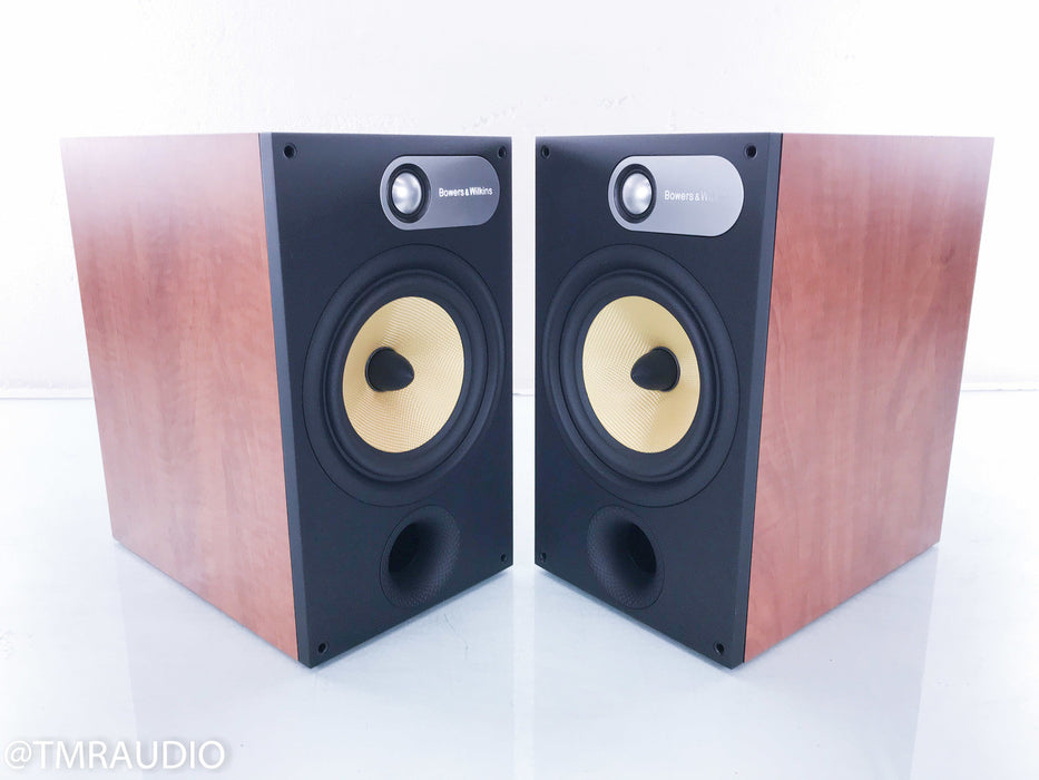 B&W 685 Bookshelf Speakers