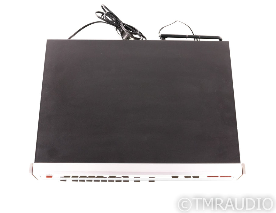 Luxman T-02 Vintage Digital AM / FM Tuner; T 02