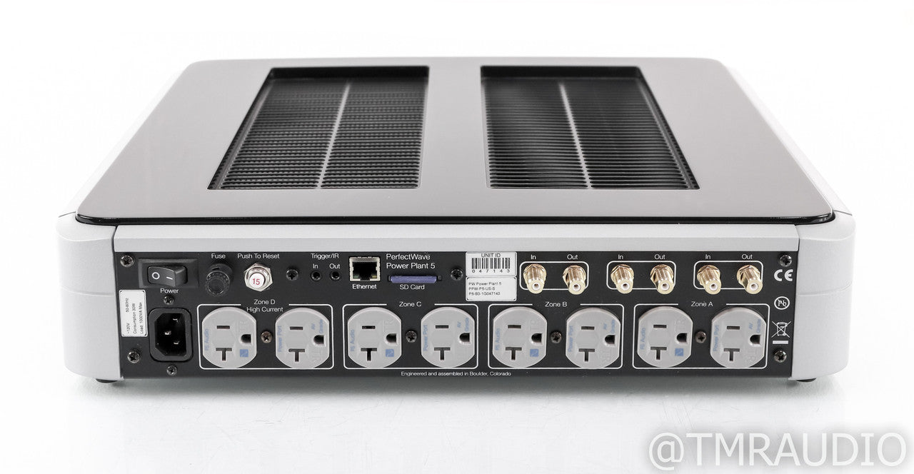 PS Audio PerfectWave Power Plant 5 Power Line Conditioner; P5; Silver; Remote