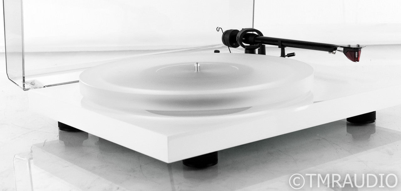 Pro-Ject Debut Carbon Belt Drive Turntable; Ortofon 2M Red Cartridge