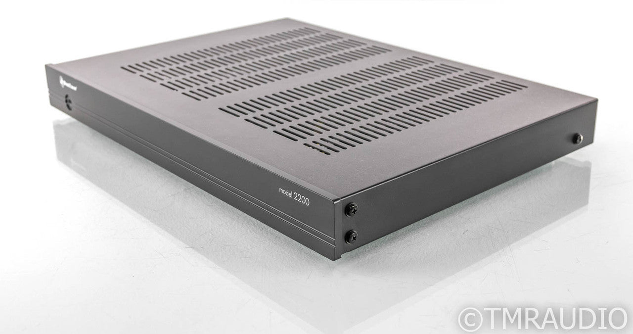 Outlaw Audio Model 2200 Mono Power Amplifier; Single