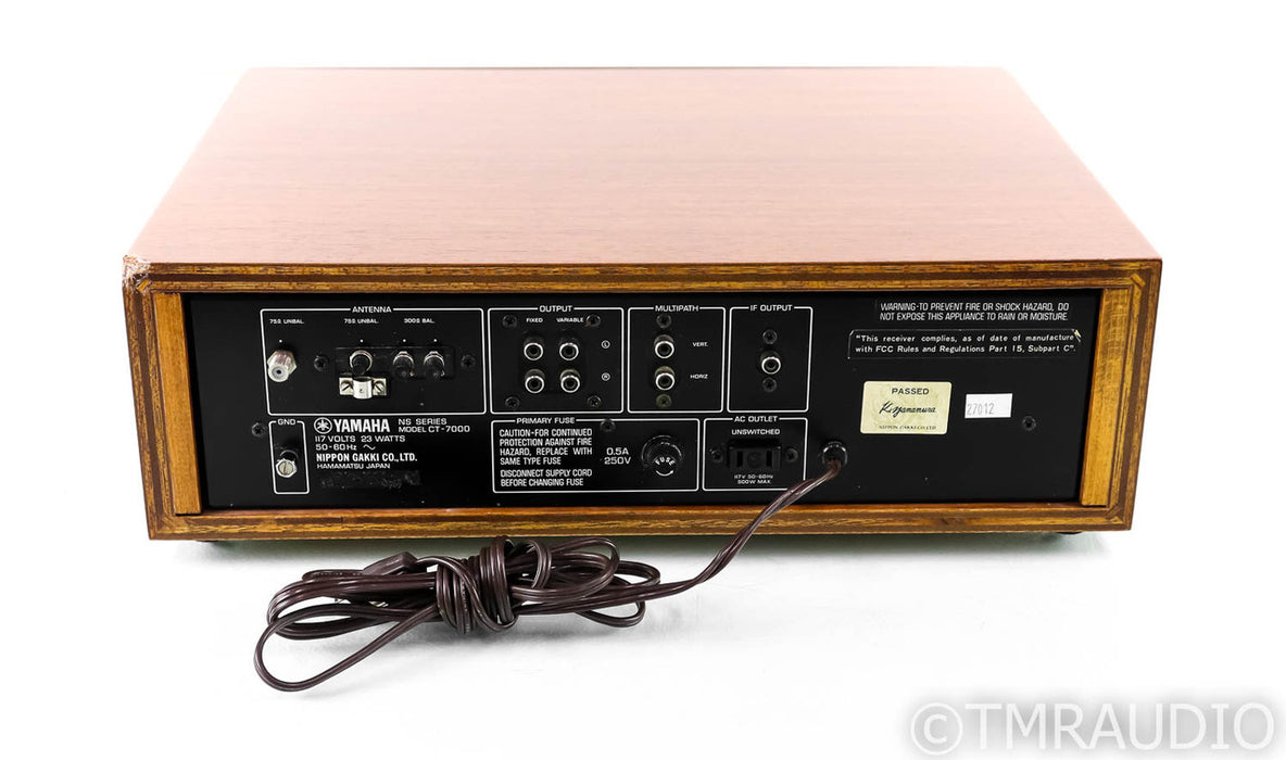 Yamaha CT-7000 Vintage FM Tuner; Walnut; CT7000 (Some Bulbs Out)