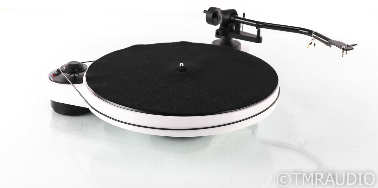 Pro-ject RPM 3 Carbon Turntable; RM3; White (No Cartridge)