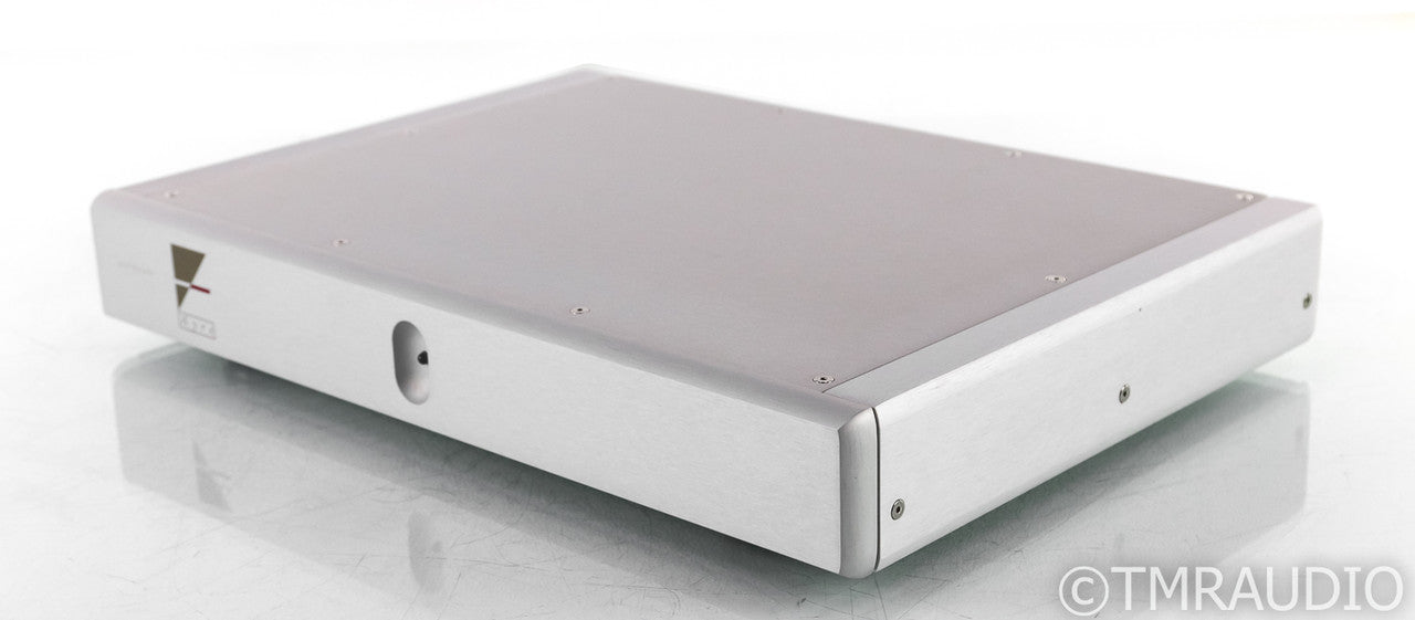Ayre L-5xe AC Power Line Conditioner; L5xe; Silver (1/2)